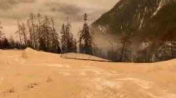 ما أسباب ظاهرة المطر الدموي التي اجتاحت مناطق جنوب أوروبا مؤخراً؟